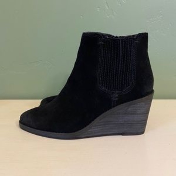 Frye and Co. Kaye Chelsea Black Bootie Size 6 - Picture 3 of 6